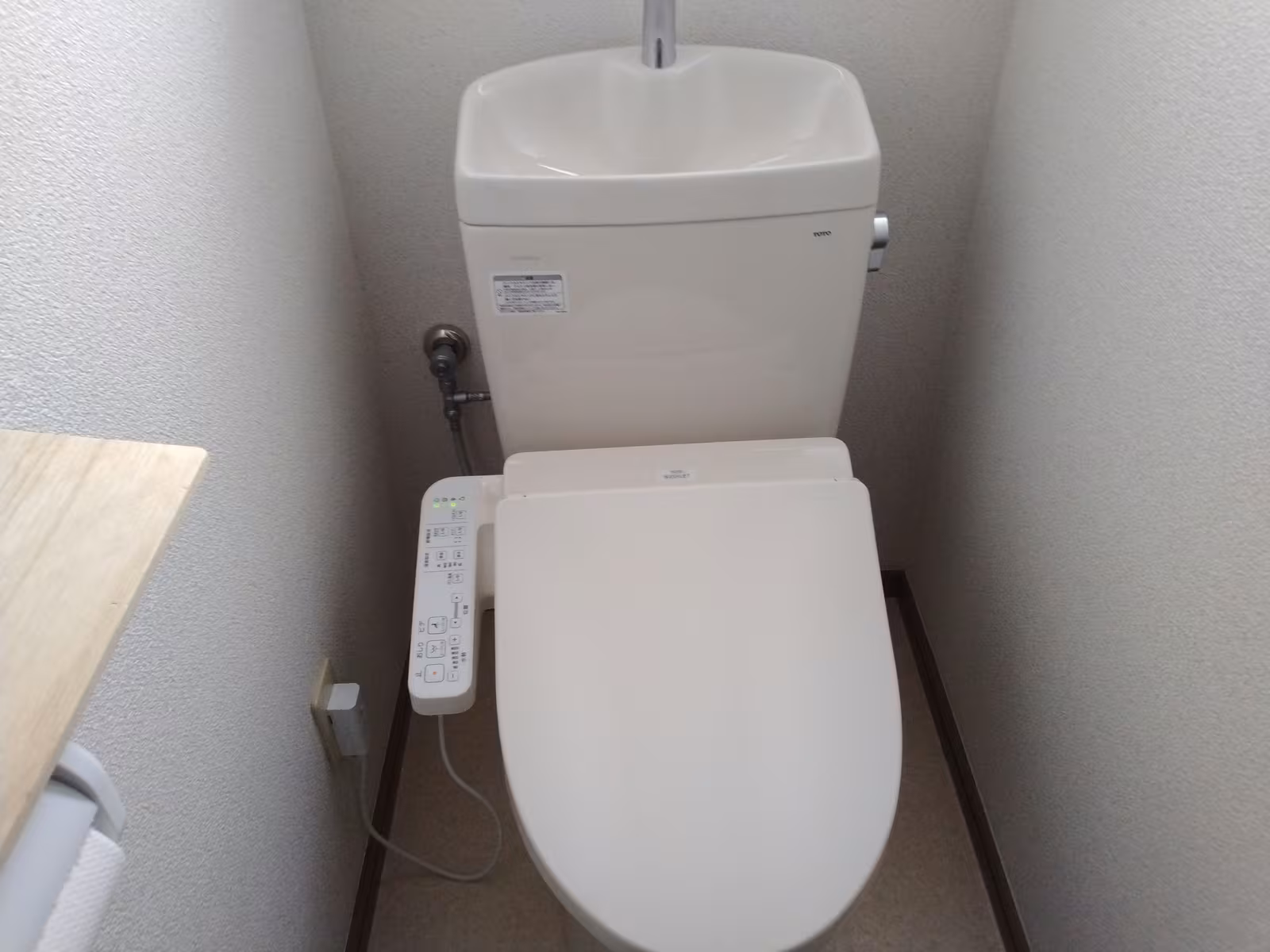 交換後のトイレ全景