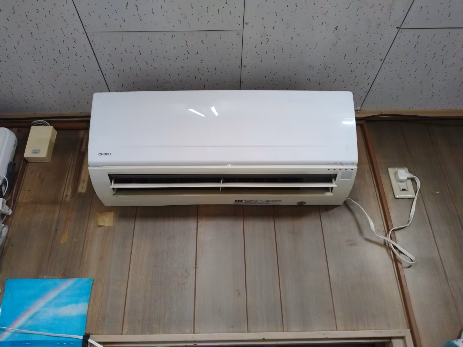 施工前のエアコン室内機外観