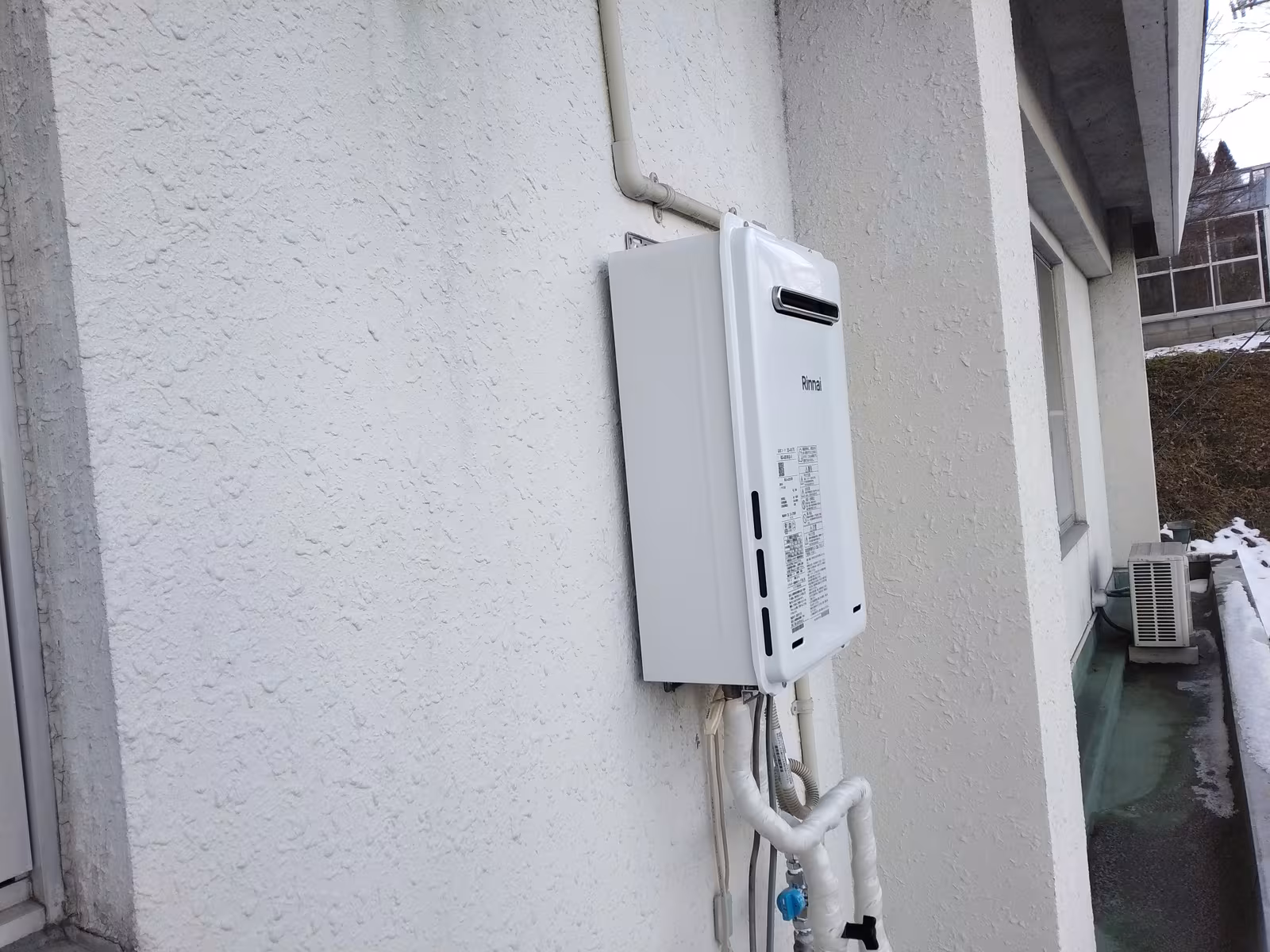 交換後のガス給湯器本体外観