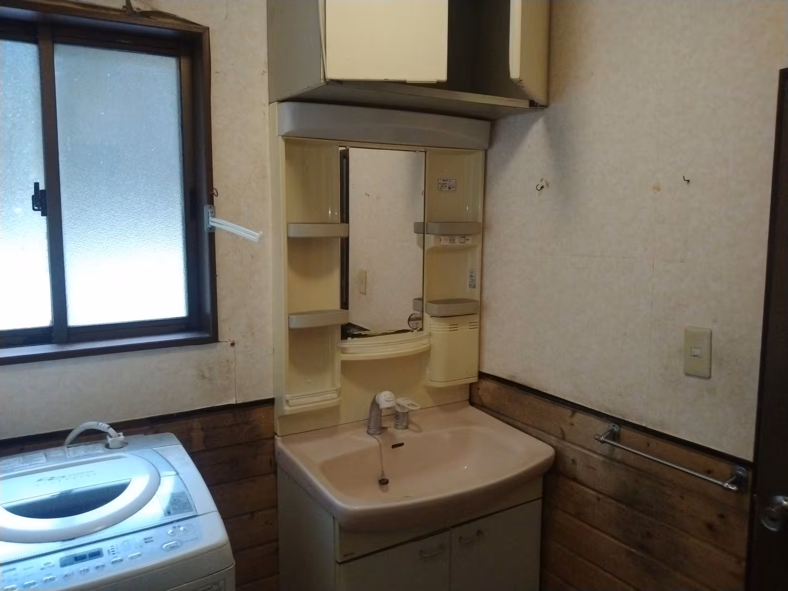 施工前の洗面化粧台