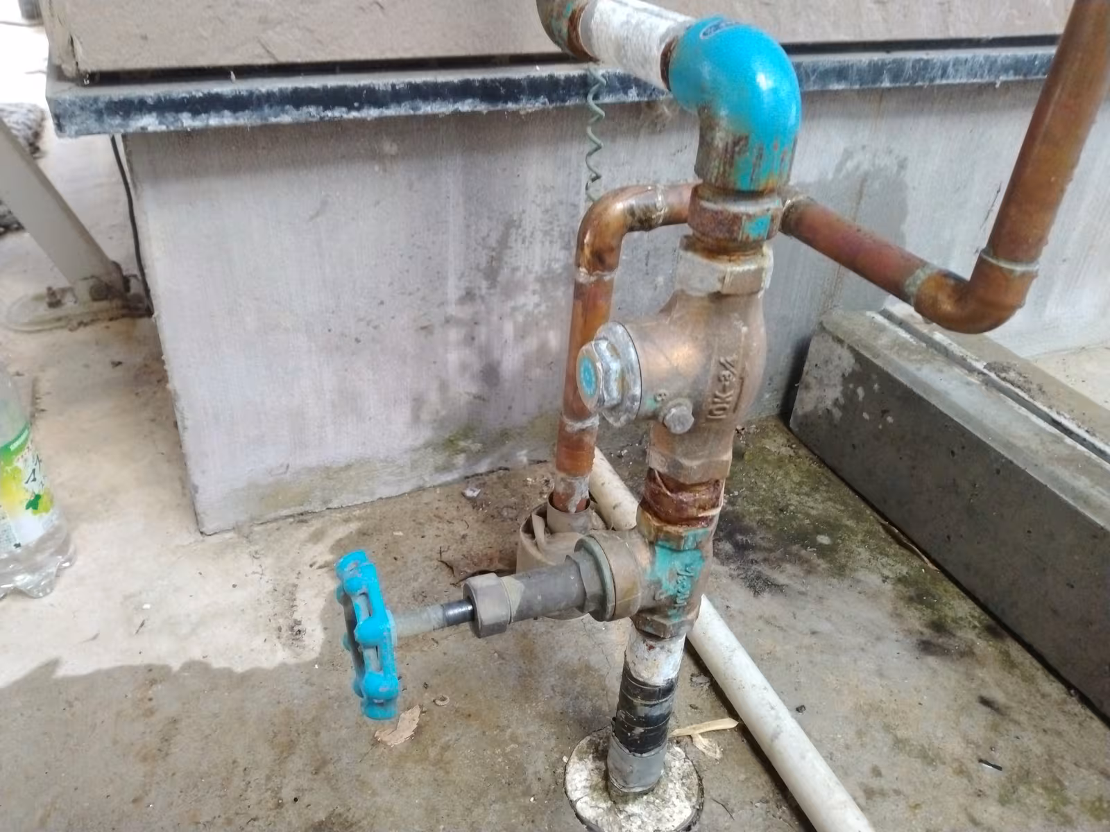 交換時の給湯器バルブ