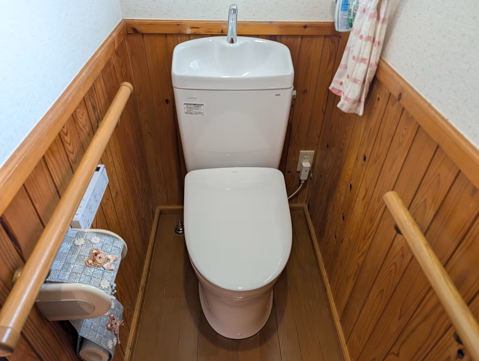 交換後のトイレ（便器とウォシュレットが分かれた組合せトイレ）