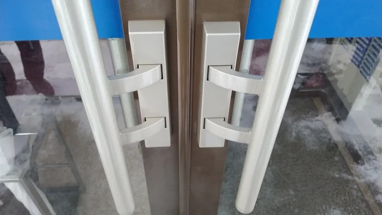 黒川郡大和町｜玄関バーハンドル交換 がたつき調整後に外れてしまう症状