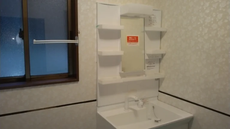 黒川郡大和町｜洗面化粧台交換と内装クロス貼替（LIXIL PVタイプ）洗面台下の水漏れ