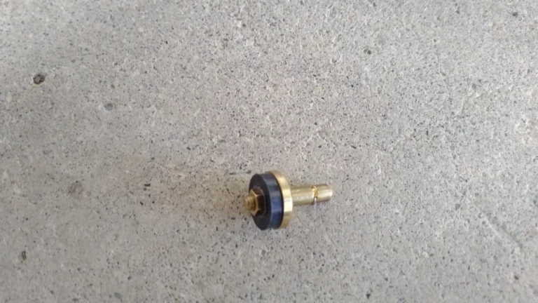 外水栓の水漏れ修理｜コマパッキン交換で水が止まらない症状に対応