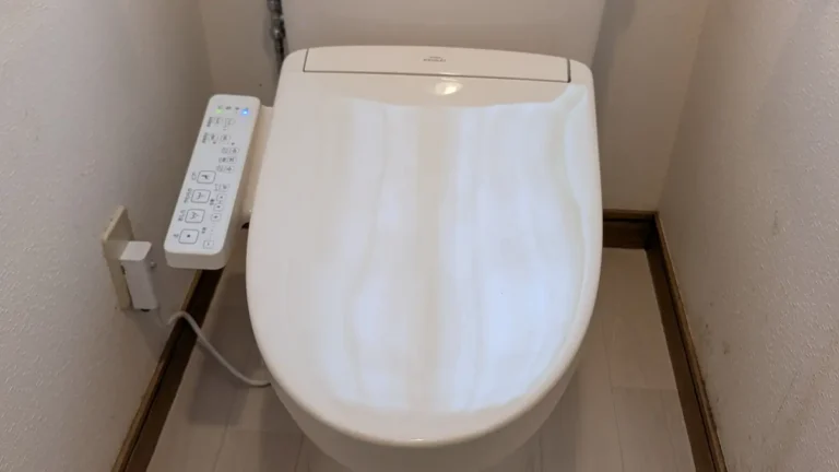 老朽化したトイレの一式交換と床クッションフロア貼替（TOTO ピュアレストQR）｜富谷市